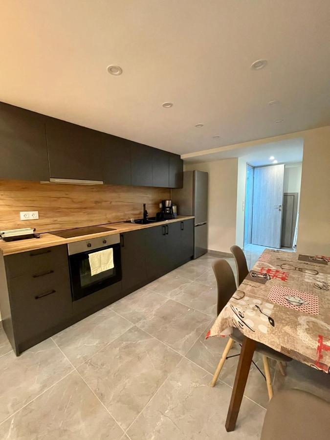 Minimal Two-Floor Apartment Салоники Экстерьер фото